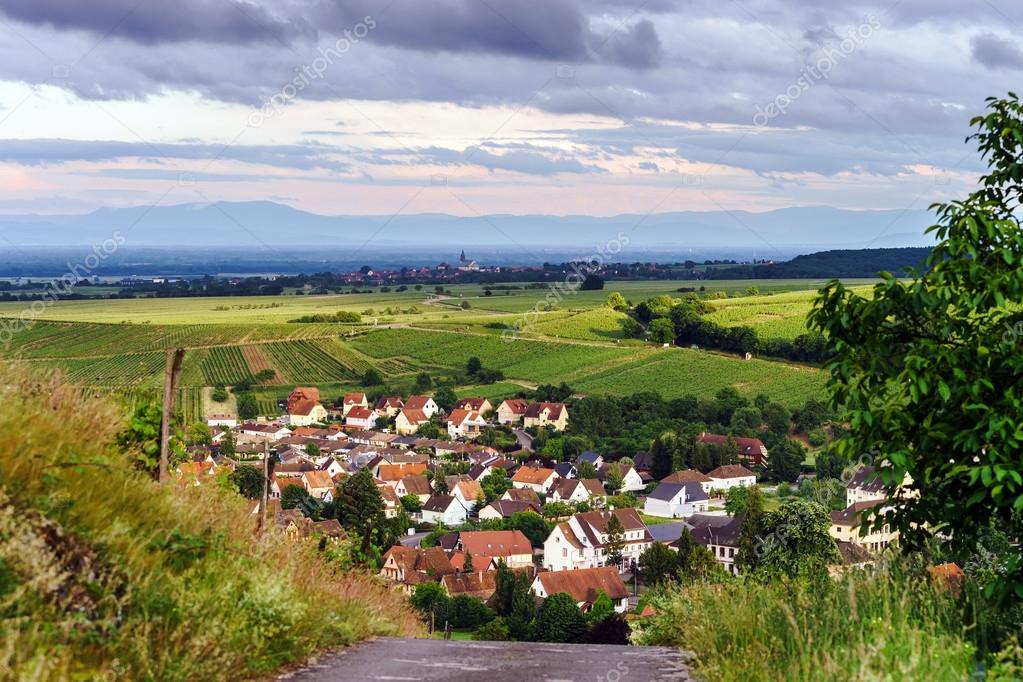 Vue Densemble De Loiseau Mouche à Petit Village En Alsace