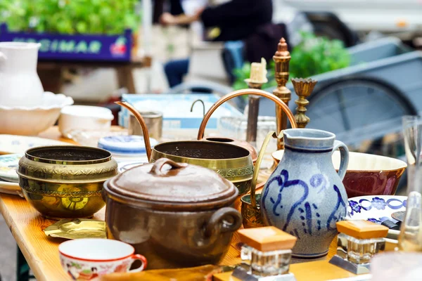 Domingo brocante en pequeño pueblo alsacien — Foto de Stock