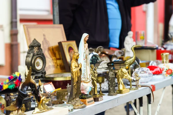 Domingo brocante en pequeño pueblo alsacien — Foto de Stock