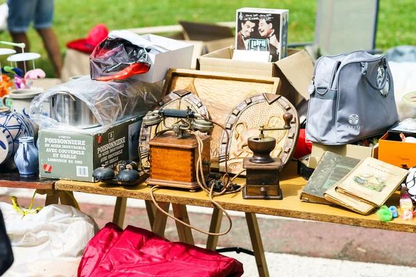 Domingo brocante en pequeño pueblo alsacien — Foto de Stock