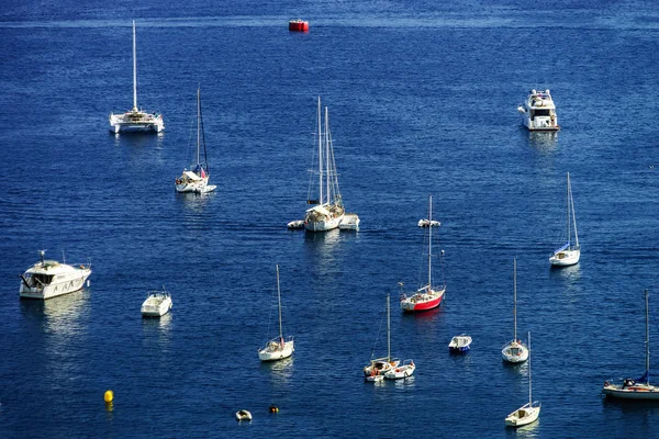 Вид на Средиземное море летом. Cote dAzur, France . — стоковое фото