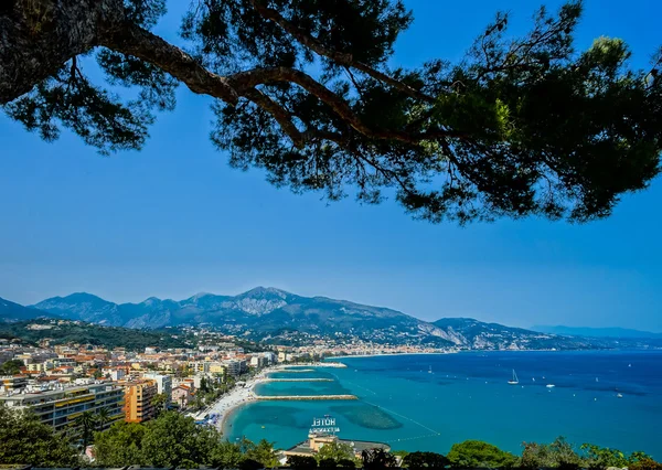 Hora de verão em Menton, França, Cote dAzur — Fotografia de Stock