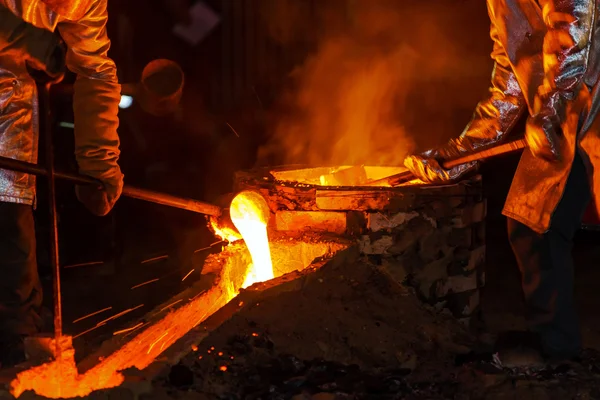 Technologie classique de la cloche produisant avec de l'acier de fusion dans le g — Photo