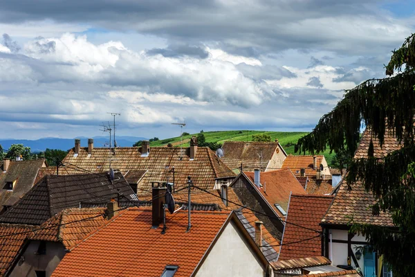 Vecchio villaggio alsacien vista strada — Foto Stock