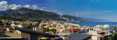 Menton ve tesisi ile modern daireler deniz h panoramik manzaralı