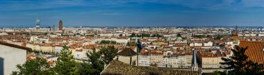 Lyon şehir, turuncu çatılar ve yeni binalar için panoramik genel bakış
