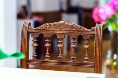 Embossement ile eski ahşap sandalye