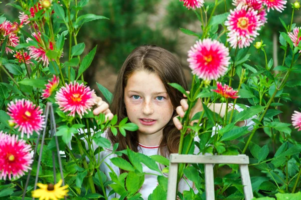 Teenage schoolgirl portrait with natural flowers — Stock Photo, Image