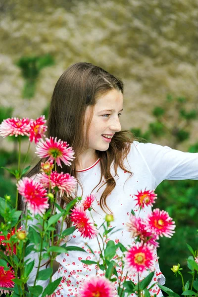 Teenage schoolgirl portrait with natural flowers — Stock Photo, Image