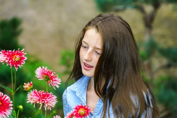 Teenage schoolgirl portrait with natural flowers — Stock Photo, Image