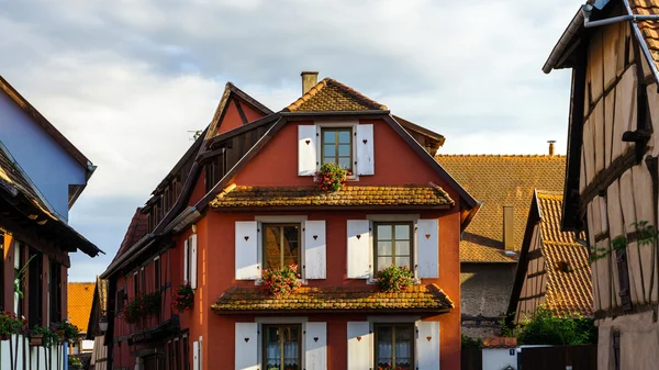 Eski tradicional alsacien Köyü sokak görünümü