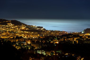 Gece görünümüne Nice ay ışığı ile su