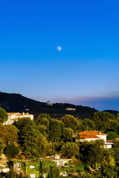 Güzel manzara, gün batımı, yaz aylarında modern villalar