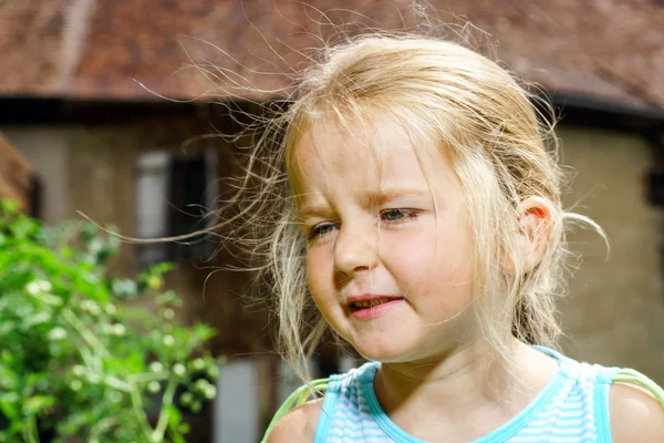 Söt liten flicka närbild porträtt — Stockfoto