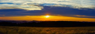 Güzel gün batımı panoramik manzarası, Alsace