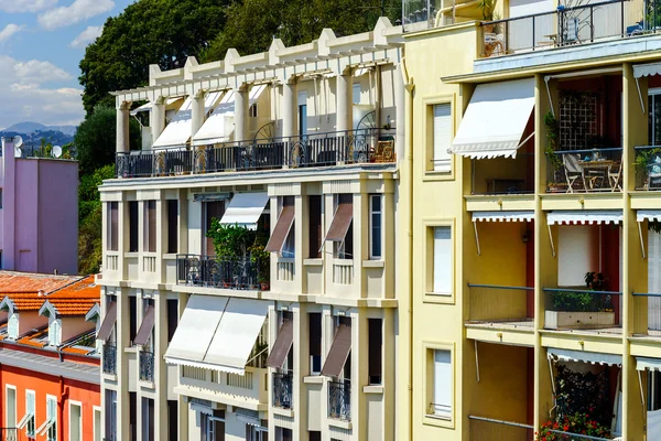 Apartamenty nowe i stare wille w Nicei — Zdjęcie stockowe