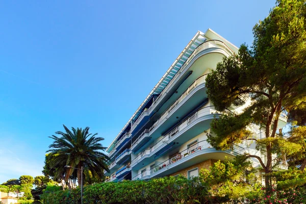 Touristic apartments in Menton, Cote d Azur, sunny resort — Stock Photo, Image