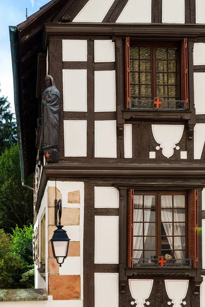 Старий замок будинок у Andlau, провінції Alsace — стокове фото