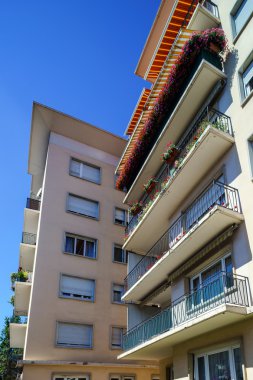 Küçük Fransız şehirde Bina Modern daireler