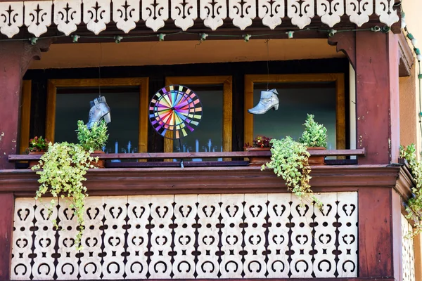 典型的传统 alsacien 市房子 — 图库照片