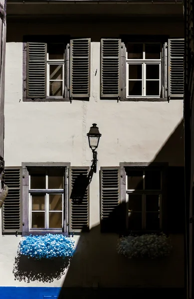 Typisches elsässisches Stadthaus — Stockfoto