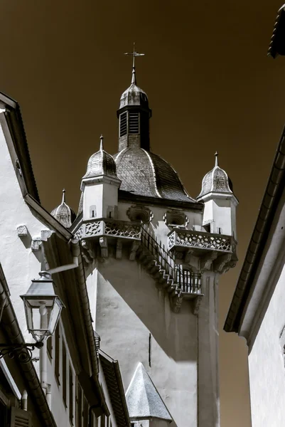 Typiska traditionella alsacien city house — Stockfoto