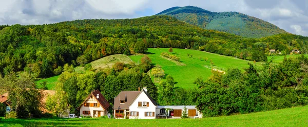 Prachtige colorized herfst heuvels en de weiden Elzas — Stockfoto