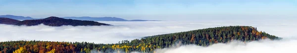 Gran nublado sobre Alsacia. Vista panorámica desde la parte superior del montaje — Foto de Stock