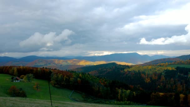 Nuvens movimento sobre as montanhas timelapse vista rápida. Alsácia, França . — Vídeo de Stock