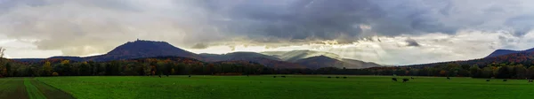 Beautiful stormy weather over the mountains panoramic view — Stock Photo, Image