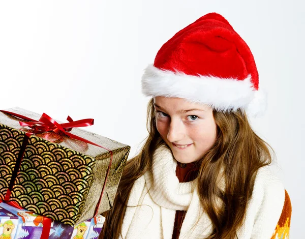 Menina adolescente em vermelho santa chapéu retrato de Natal — Fotografia de Stock