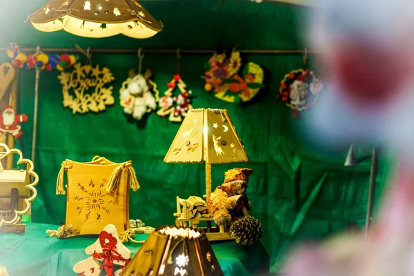 Traditionell Julmarknad med handgjorda souvenirer — Stockfoto