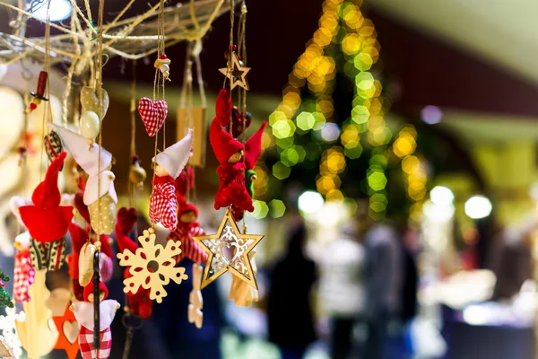 Traditionell Julmarknad med handgjorda souvenirer Stockbild
