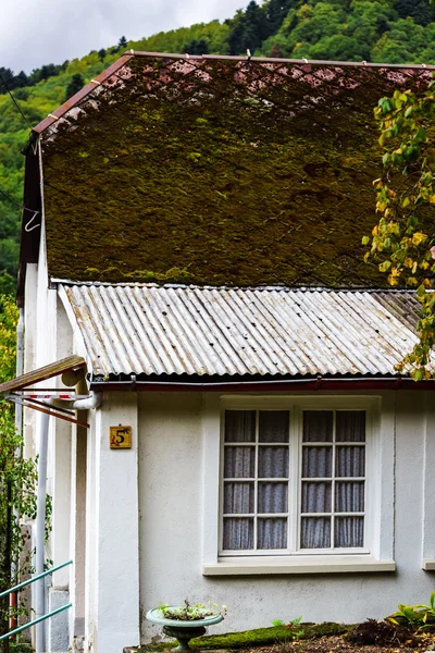 Typiska byn franska hus, Gatuvy — Stockfoto