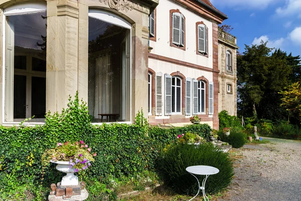 Eski klasik Fransız manor görünümü — Stok fotoğraf