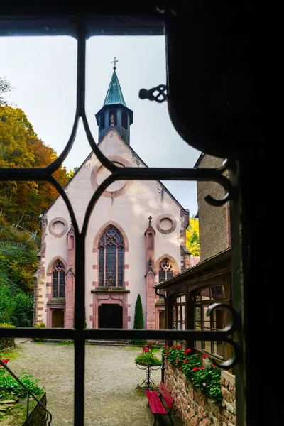 Antigua iglesia medieval de la abadía en Alsacia — Foto de Stock