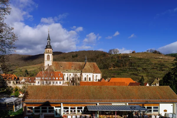 Alsace eski ortaçağ manastır kilisesi — Stok fotoğraf