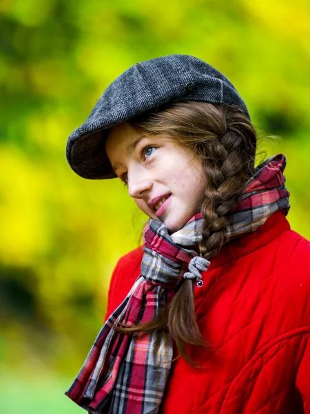 Cute teenage girl autumnal portrait — Stock Photo, Image