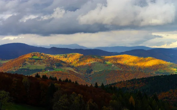 Alsacien Hills güzel renkli sonbahar manzara — Stok fotoğraf