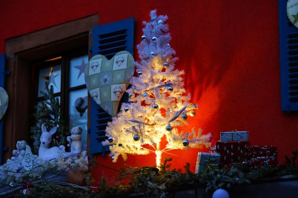 Decoração de Natal colorido de rua alsacien — Fotografia de Stock