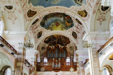 İçerik, 22 Aralık 2015: Fransa: Ebersmunster Abbey Katedrali görkemli iç