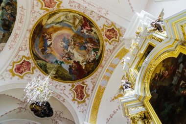 İçerik, 22 Aralık 2015: Fransa: Ebersmunster Abbey Katedrali görkemli iç