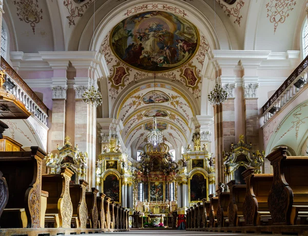 İçerik, 22 Aralık 2015: Fransa: Ebersmunster Abbey Katedrali görkemli iç — Stok fotoğraf