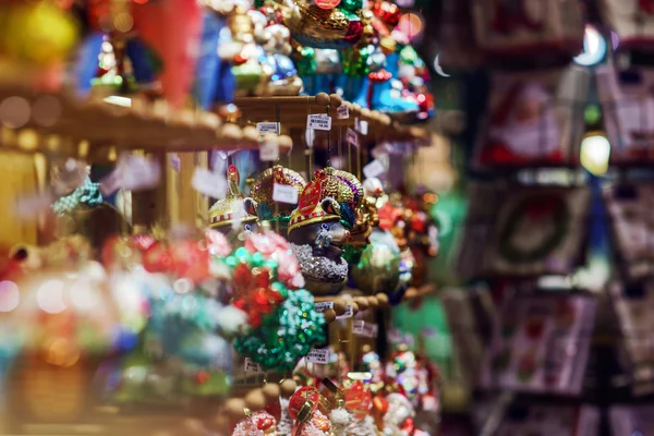 史特拉斯堡在圣诞节前的商店橱窗、 街装饰 — 图库照片