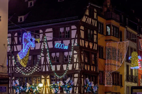 Etalage en street decoratie van Straatsburg voor Kerstmis — Stockfoto