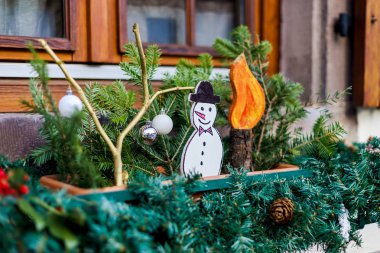 Güzel Noel dekorasyon öğeleri Caddesi üzerinde