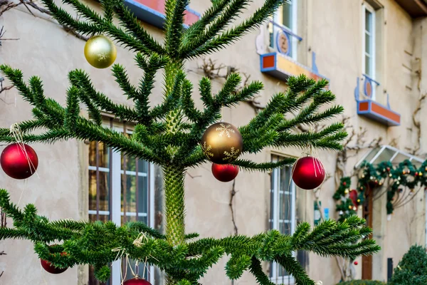 거리에 아름 다운 크리스마스 장식 요소 — 스톡 사진
