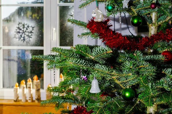 Vánoční dekorace nové pvc okna — Stock fotografie