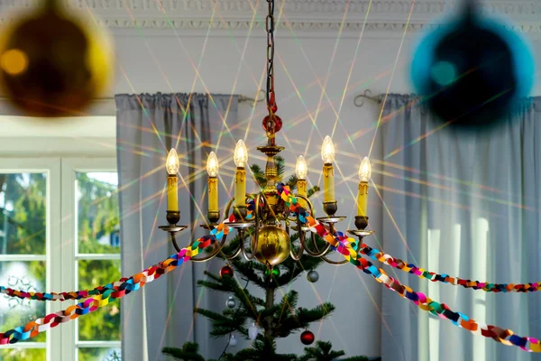 Рождественские и новогодние украшения в помещении — стоковое фото
