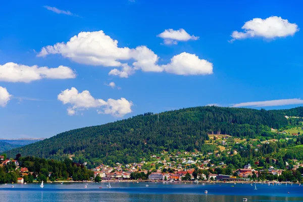 Gyönyörű nyári-tó, a francia hegyek — Stock Fotó